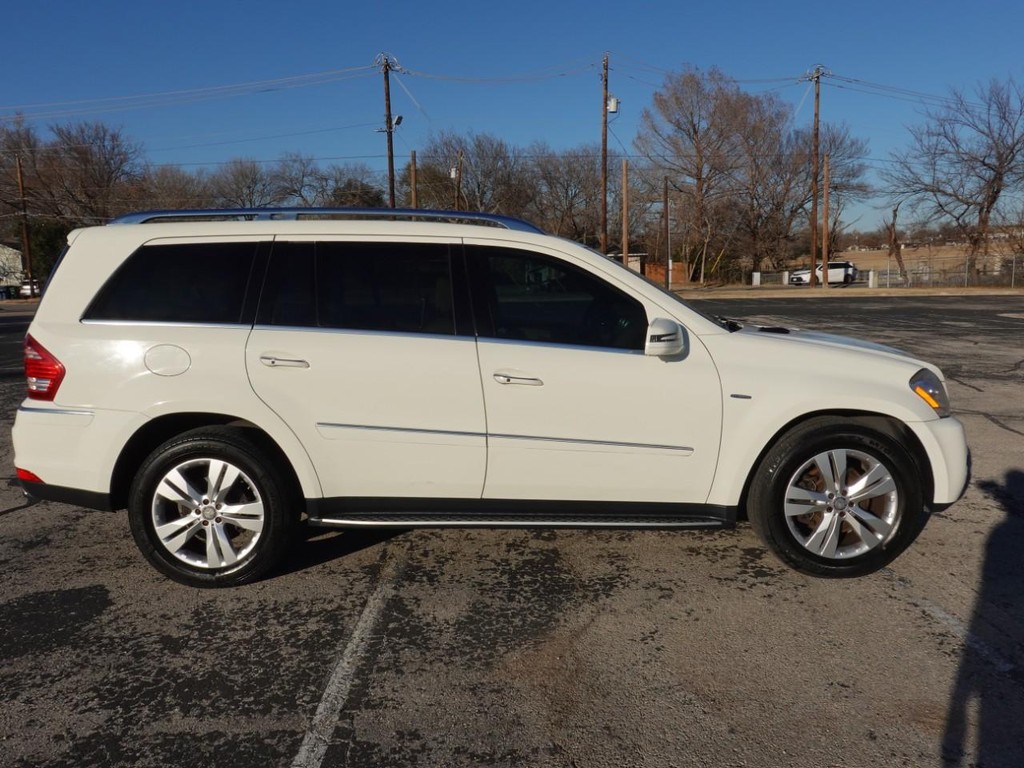 Mercedes-Benz GL-Class Vehicle Full-screen Gallery Image 08