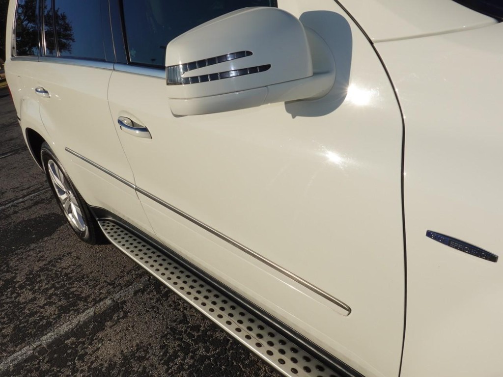 Mercedes-Benz GL-Class Vehicle Full-screen Gallery Image 11