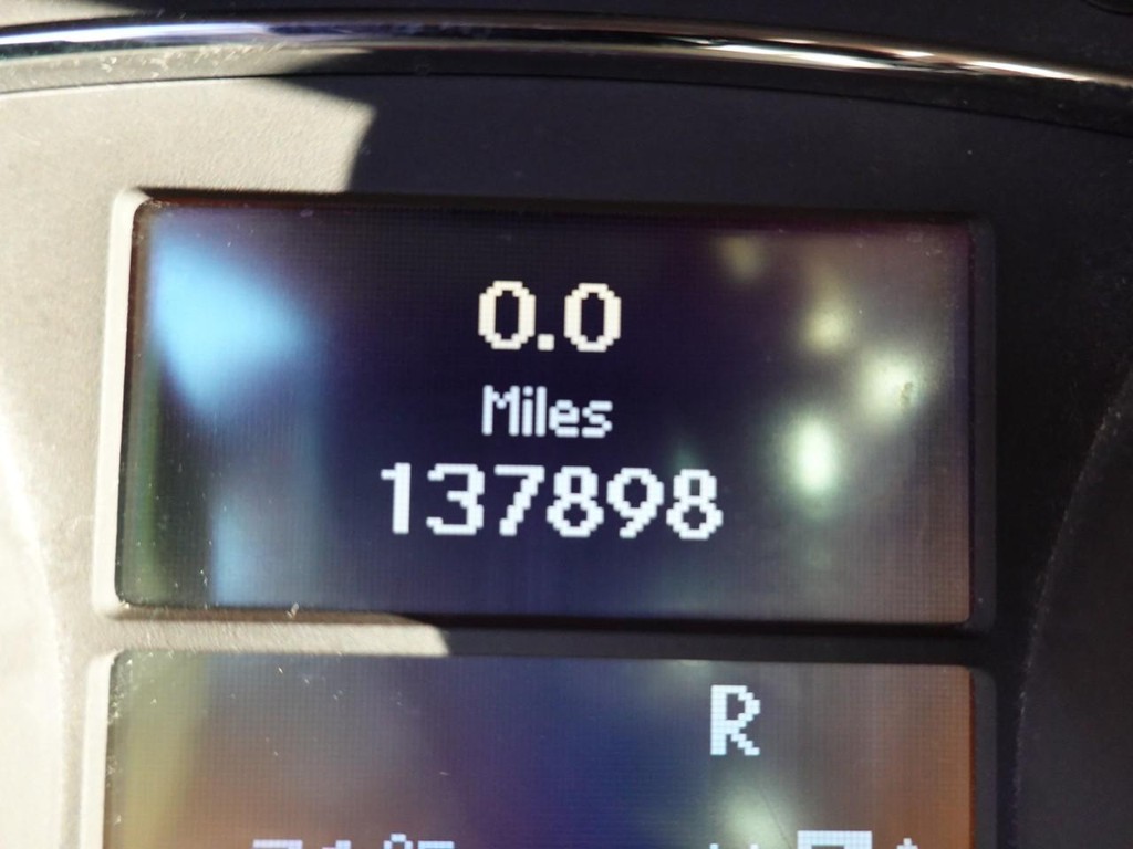 Mercedes-Benz GL-Class Vehicle Full-screen Gallery Image 12