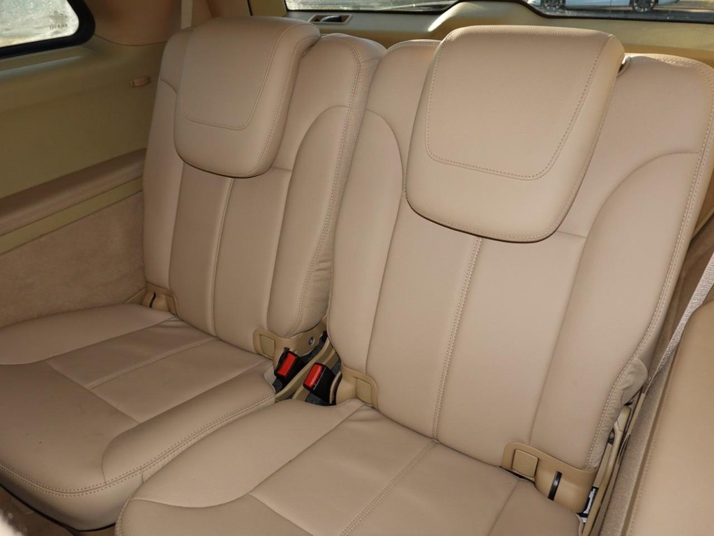 Mercedes-Benz GL-Class Vehicle Full-screen Gallery Image 23