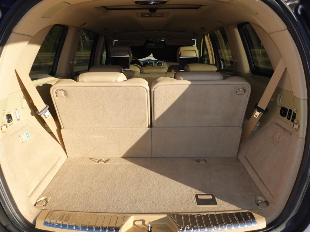 Mercedes-Benz GL-Class Vehicle Full-screen Gallery Image 28