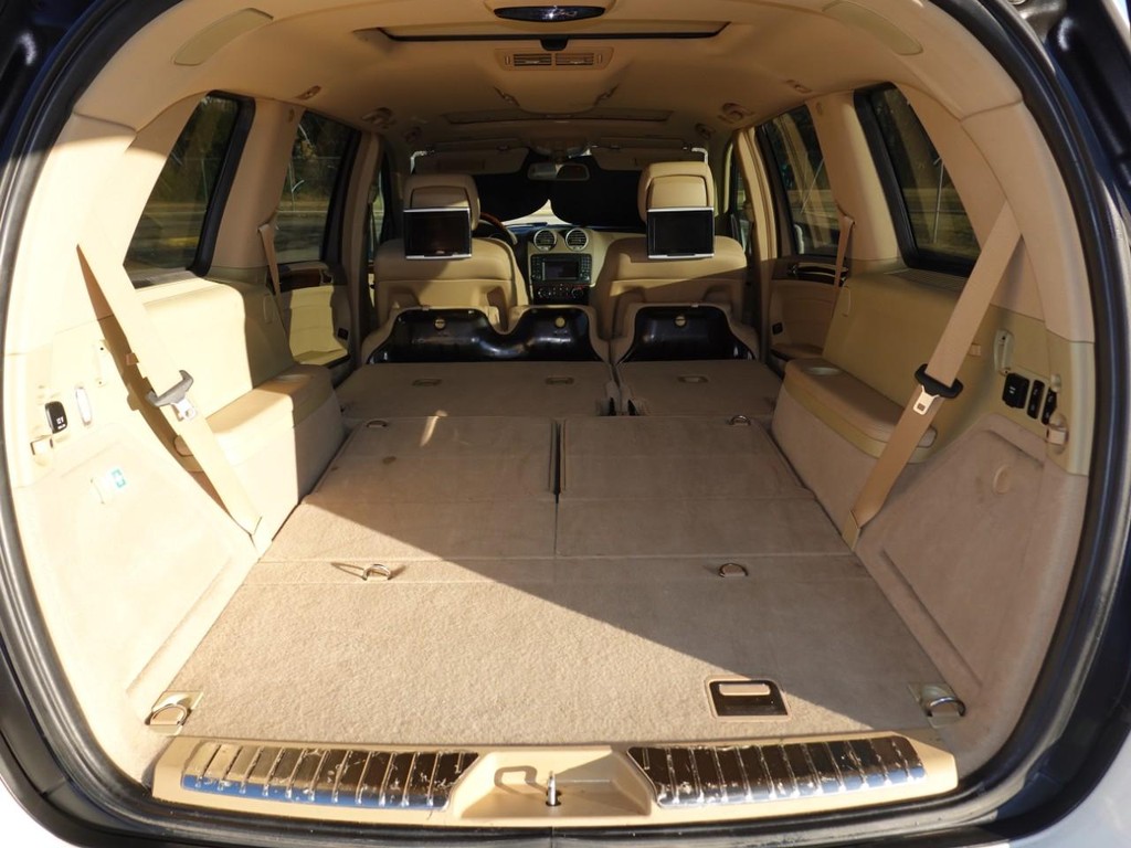 Mercedes-Benz GL-Class Vehicle Full-screen Gallery Image 29