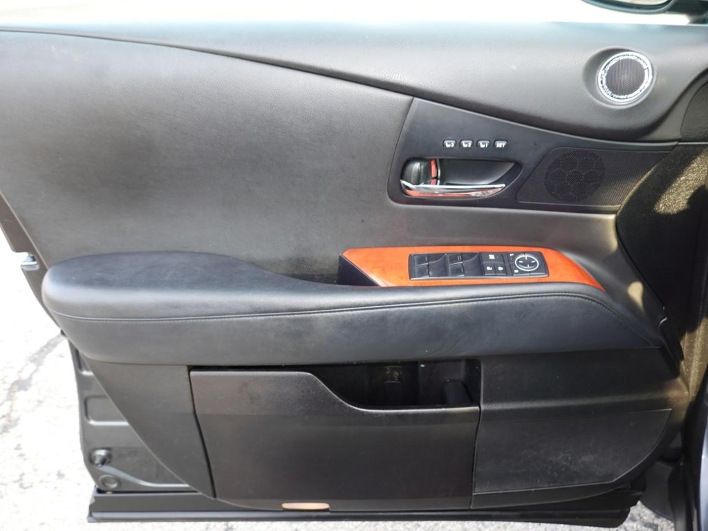 Lexus RX 350 Vehicle Full-screen Gallery Image 19