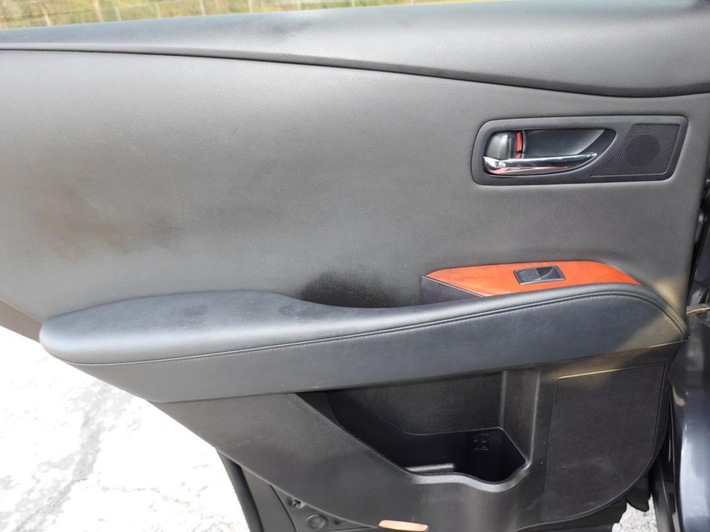 Lexus RX 350 Vehicle Full-screen Gallery Image 21