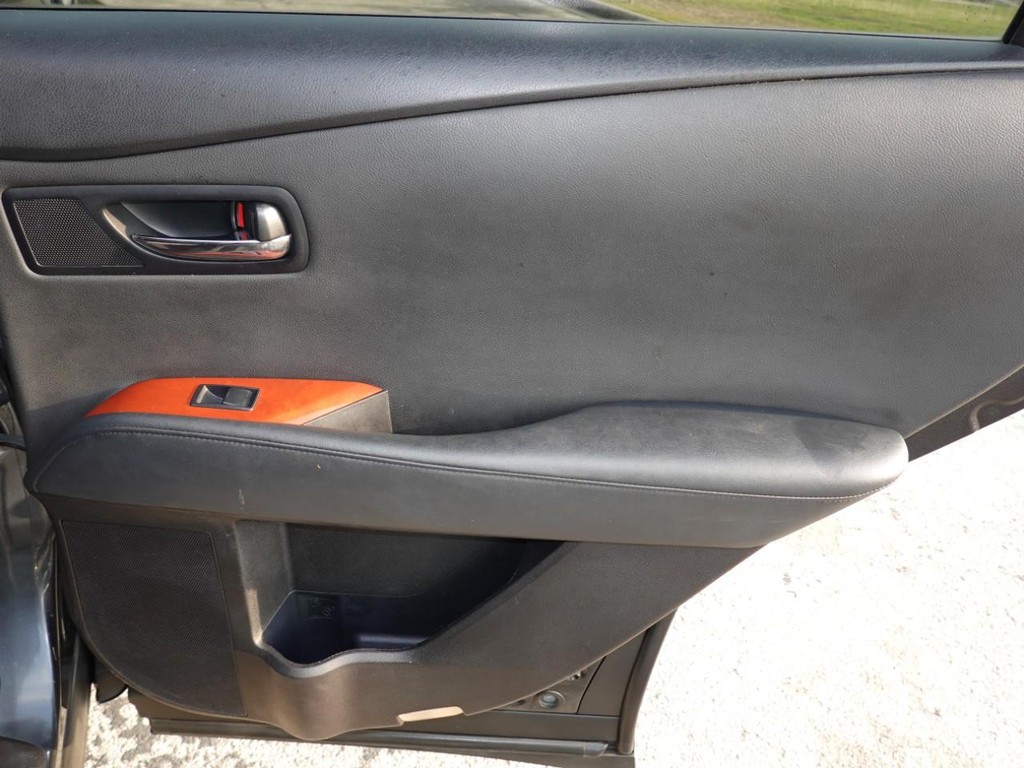 Lexus RX 350 Vehicle Full-screen Gallery Image 26