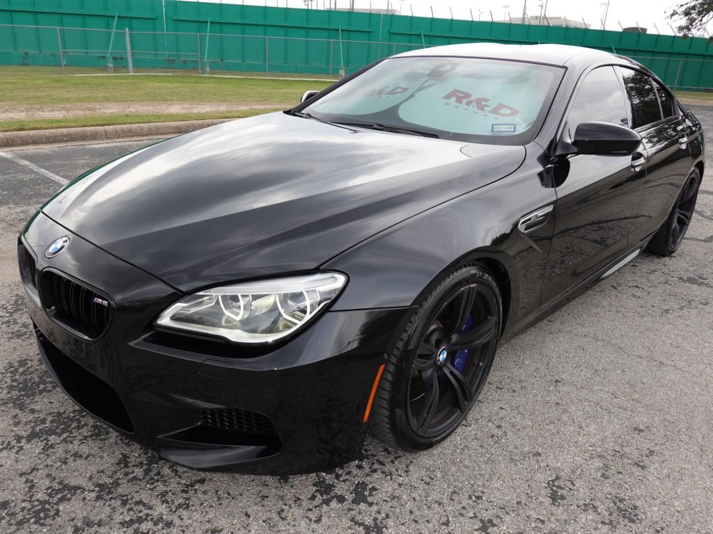 BMW M6 Vehicle Full-screen Gallery Image 03