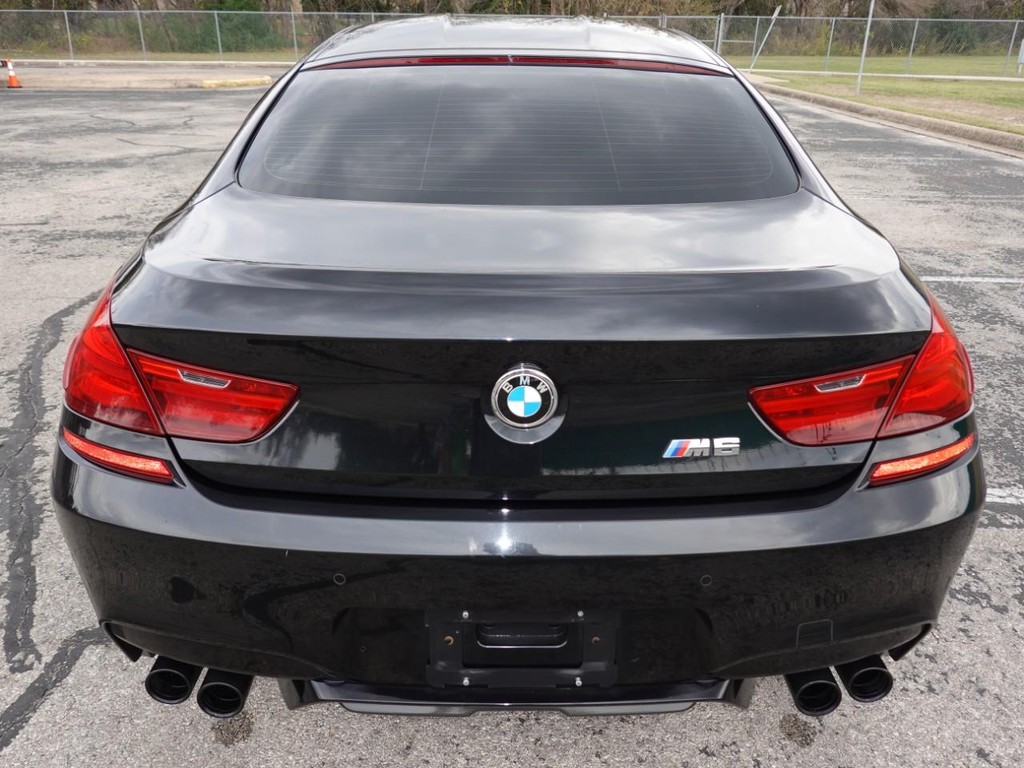 BMW M6 Vehicle Full-screen Gallery Image 06