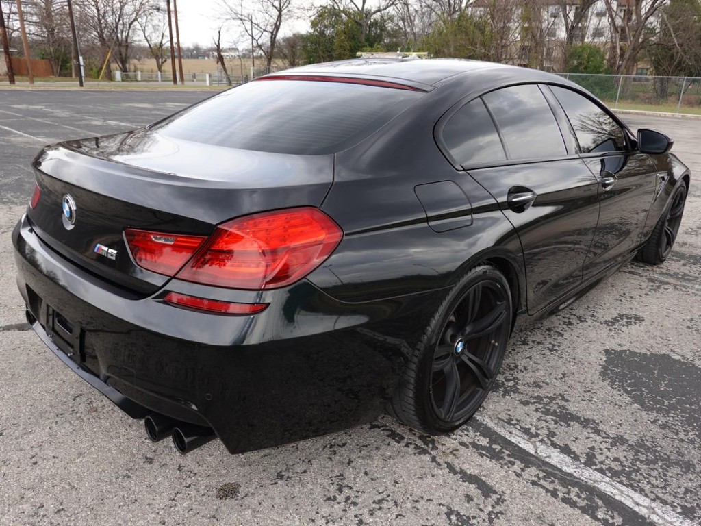 BMW M6 Vehicle Full-screen Gallery Image 07