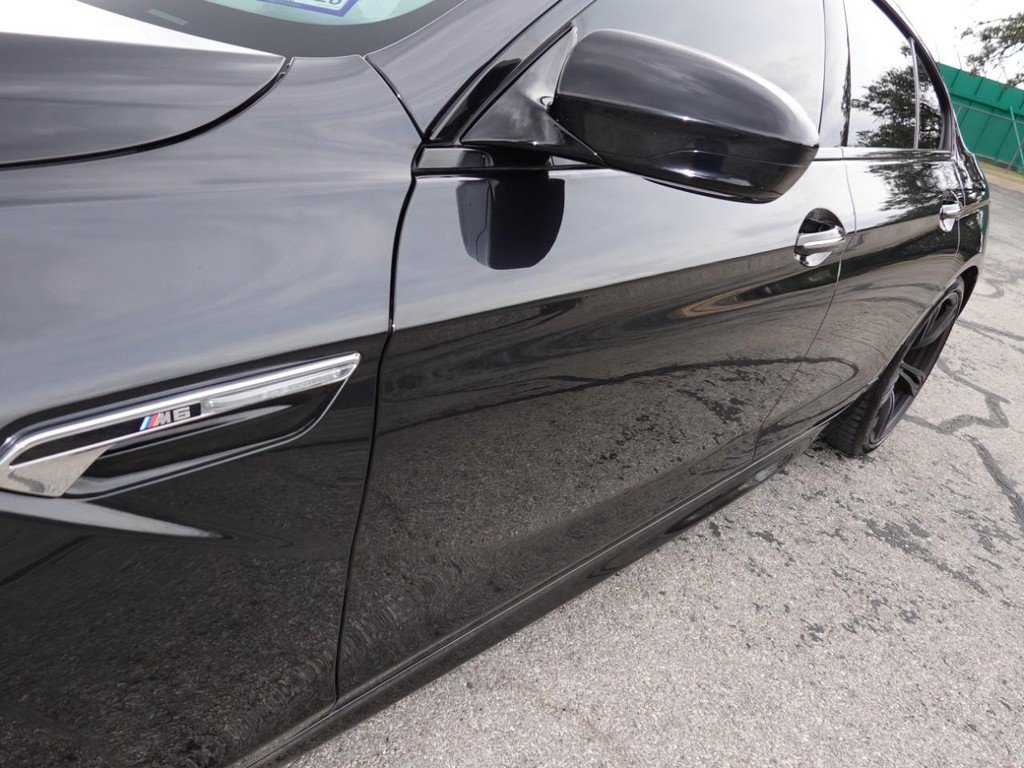 BMW M6 Vehicle Full-screen Gallery Image 11