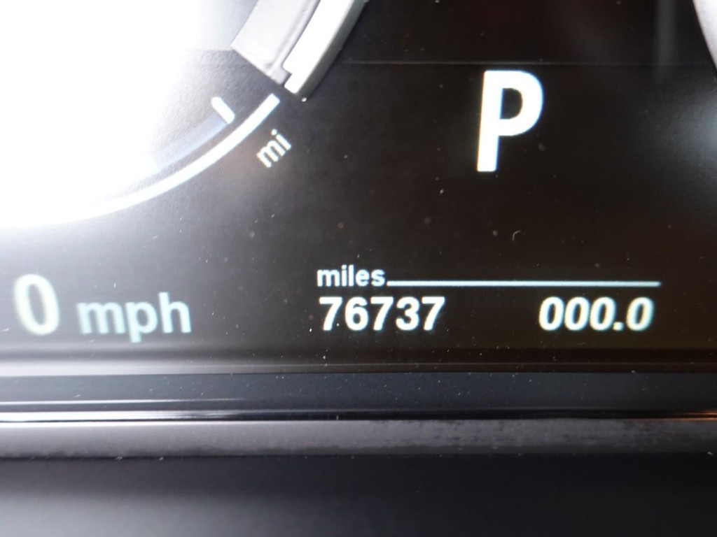 BMW M6 Vehicle Full-screen Gallery Image 13