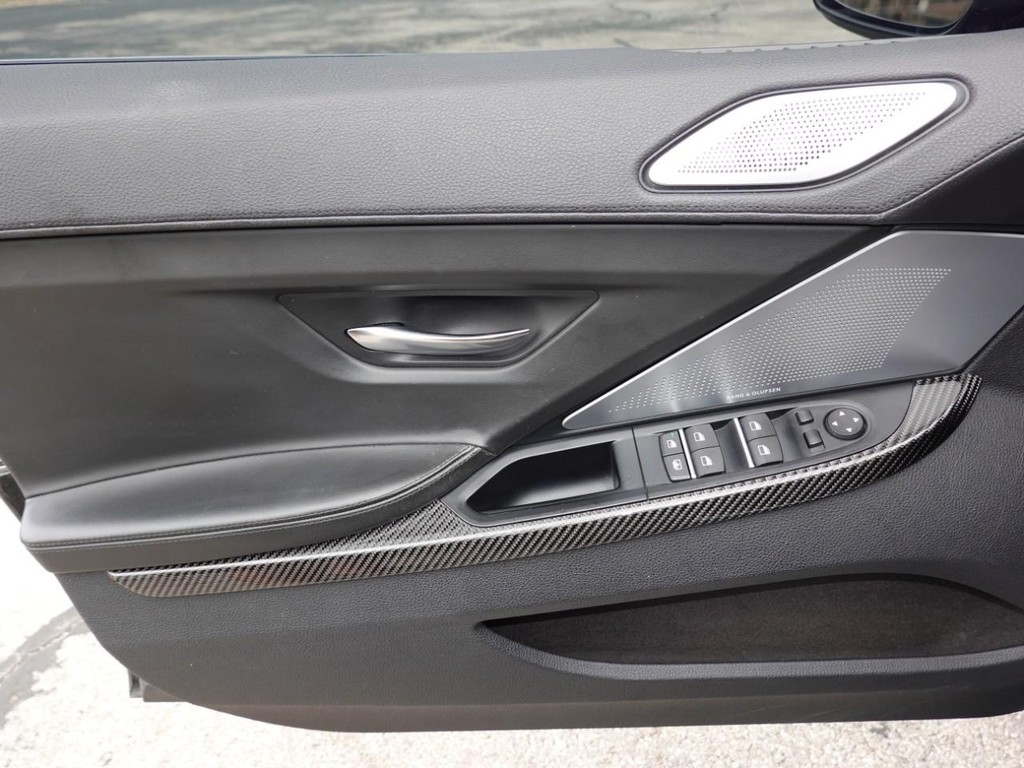 BMW M6 Vehicle Full-screen Gallery Image 19