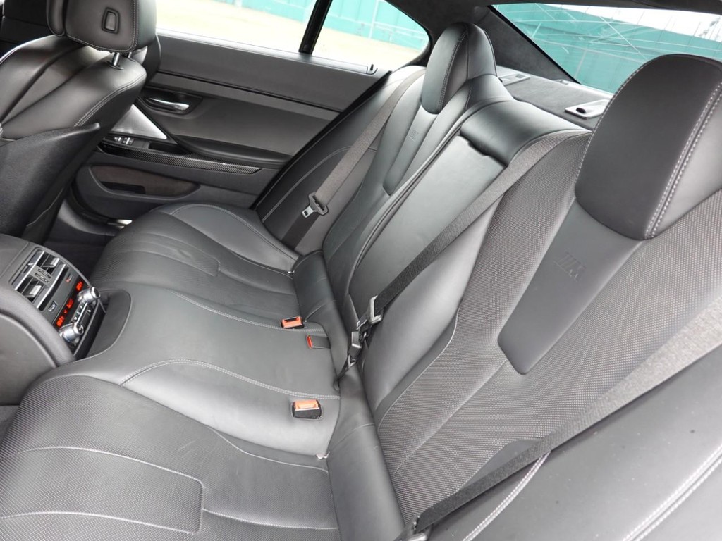 BMW M6 Vehicle Full-screen Gallery Image 20