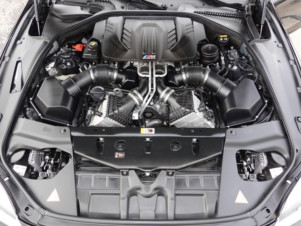 BMW M6 Vehicle Full-screen Gallery Image 28