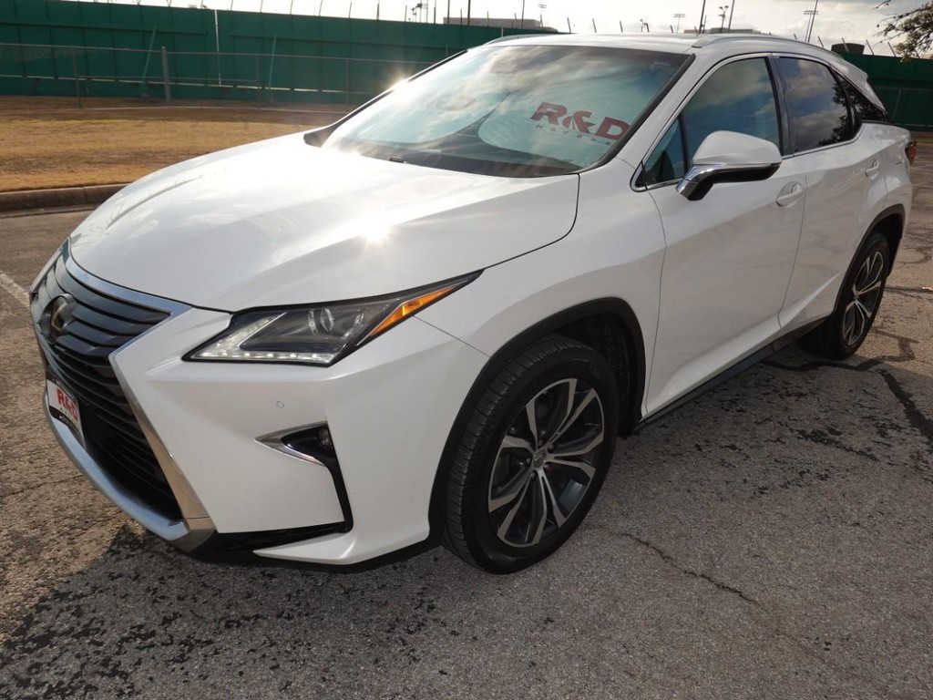 Lexus RX Vehicle Full-screen Gallery Image 03