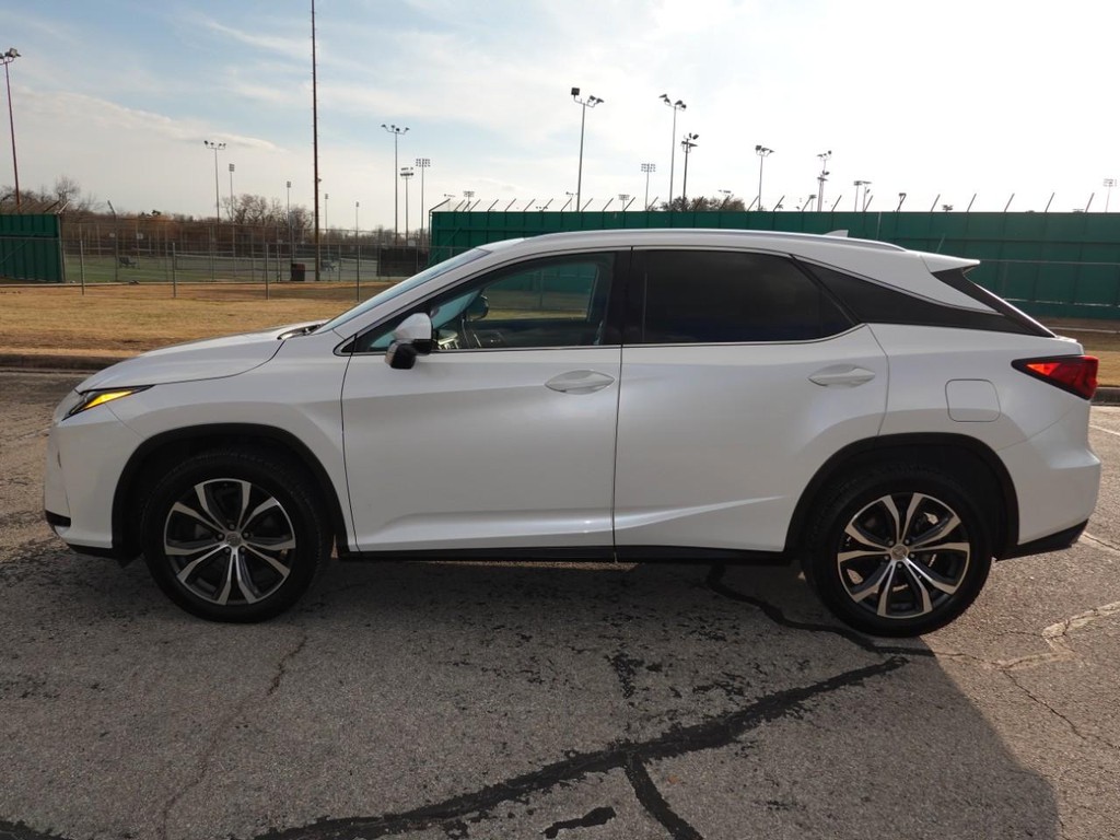 Lexus RX Vehicle Full-screen Gallery Image 04