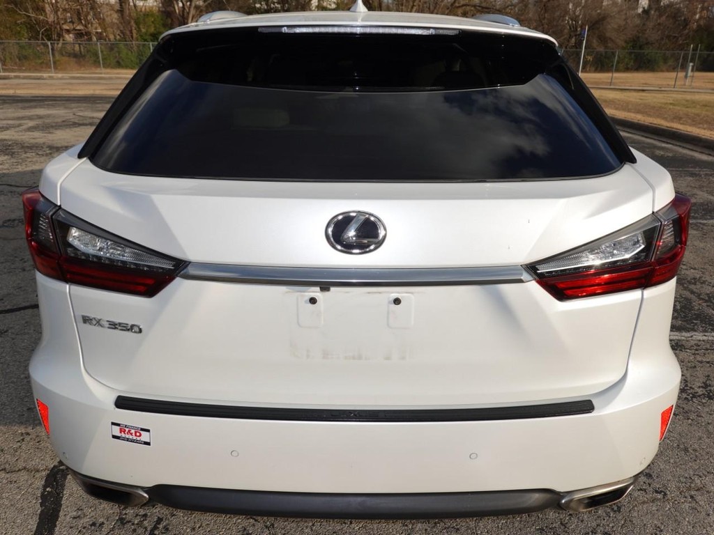 Lexus RX Vehicle Full-screen Gallery Image 06