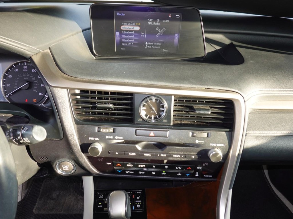 Lexus RX Vehicle Full-screen Gallery Image 14