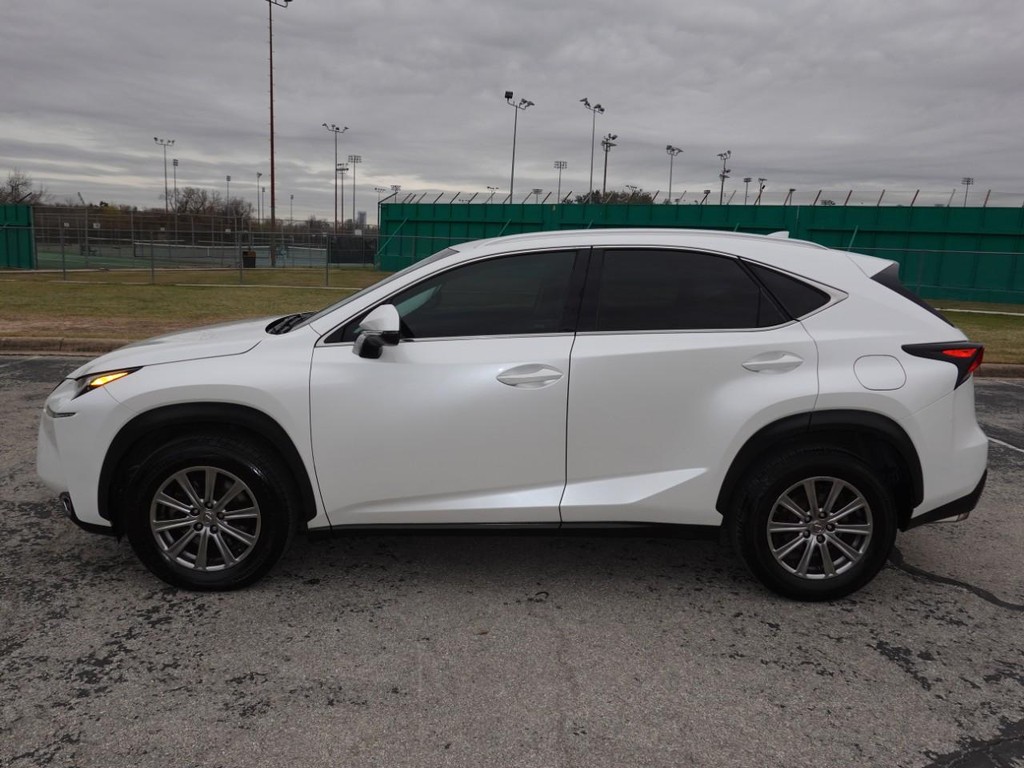 Lexus NX Vehicle Full-screen Gallery Image 04