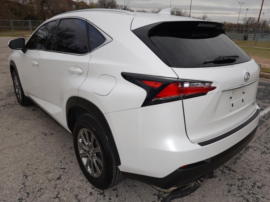 Lexus NX Vehicle Full-screen Gallery Image 05