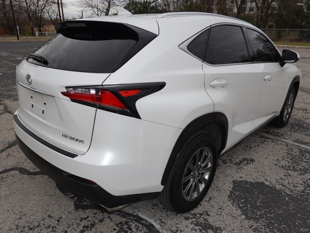 Lexus NX Vehicle Full-screen Gallery Image 07