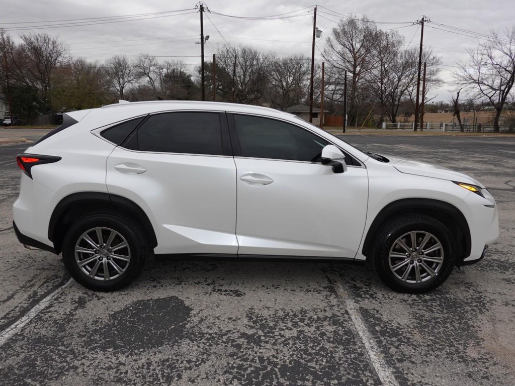 Lexus NX Vehicle Full-screen Gallery Image 08