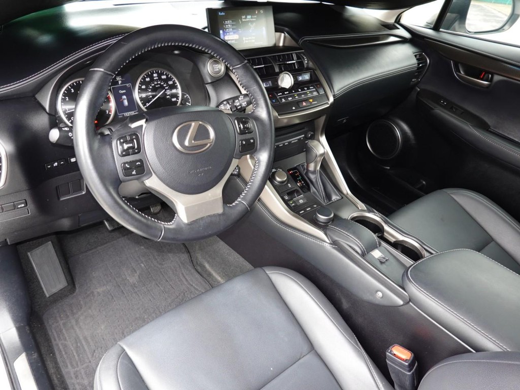Lexus NX Vehicle Full-screen Gallery Image 17