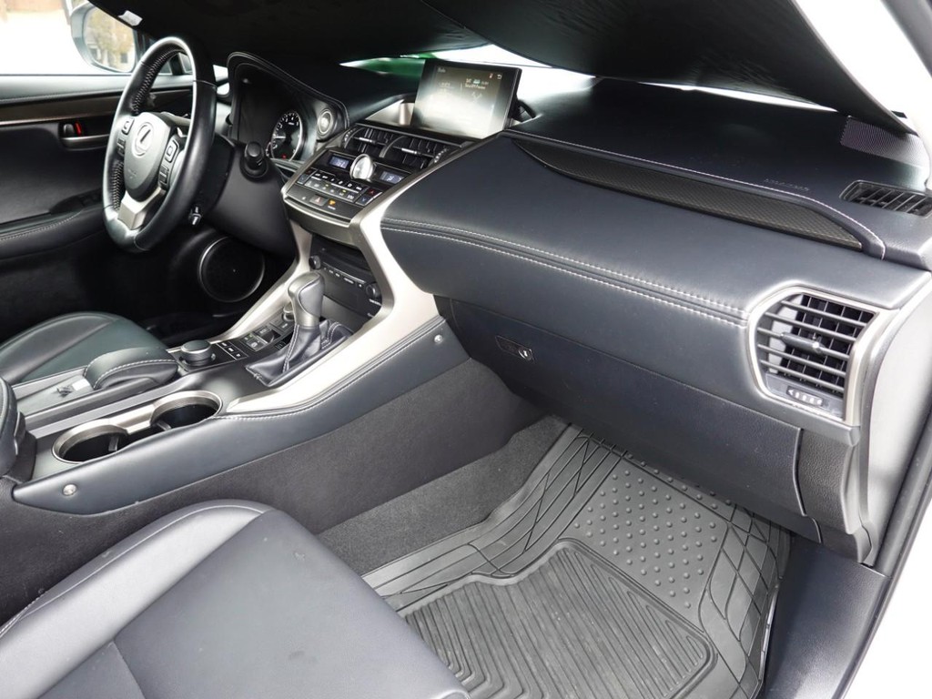 Lexus NX Vehicle Full-screen Gallery Image 21