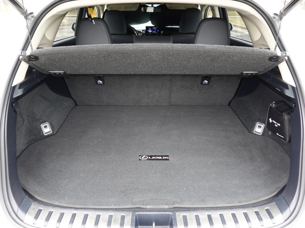 Lexus NX Vehicle Full-screen Gallery Image 26