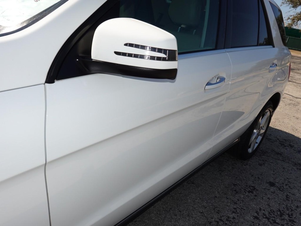 Mercedes-Benz GLE Vehicle Full-screen Gallery Image 10