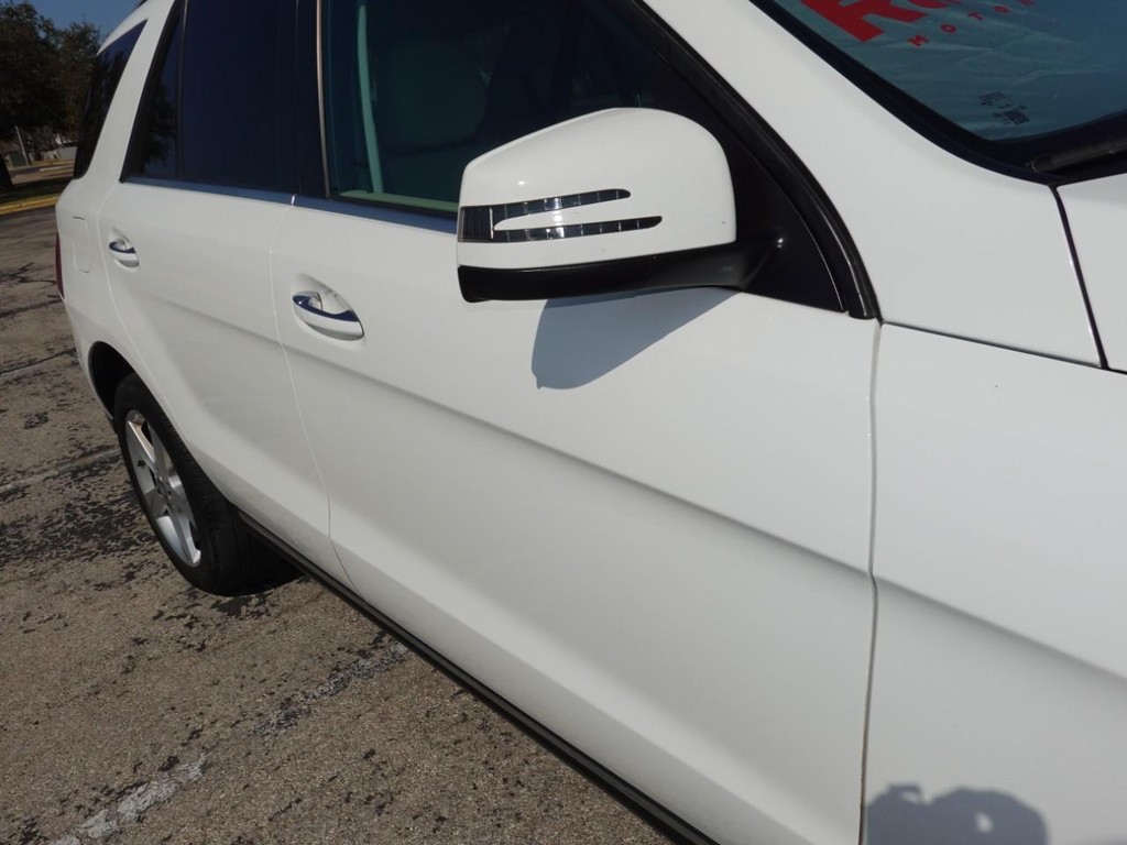 Mercedes-Benz GLE Vehicle Full-screen Gallery Image 11