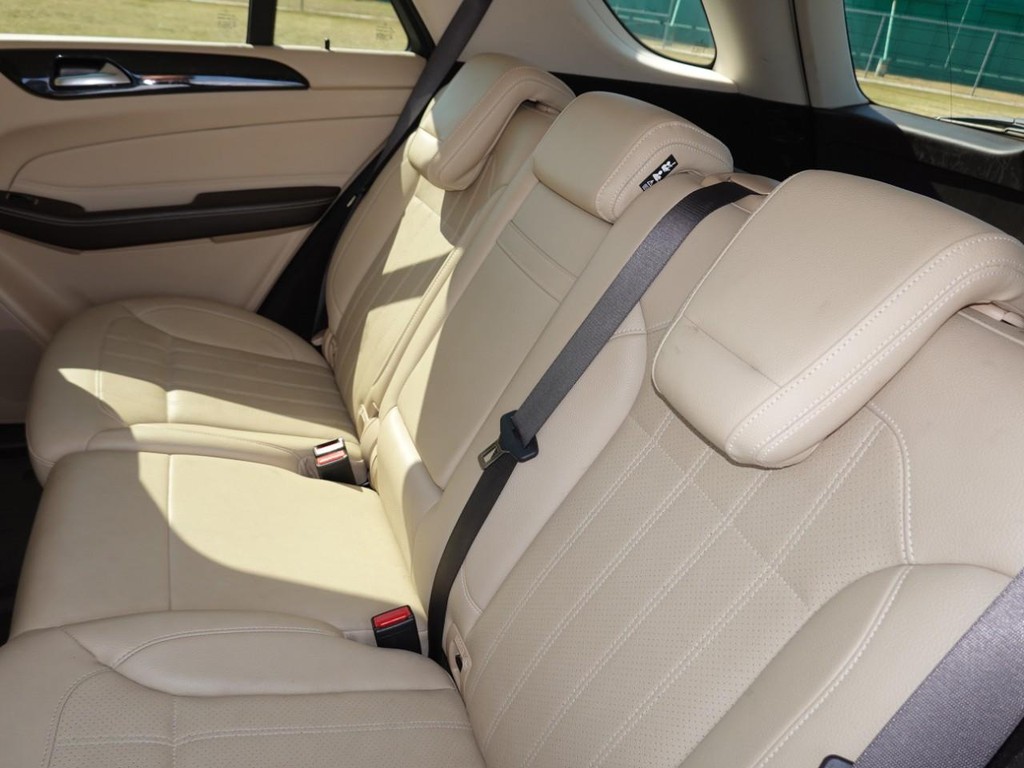 Mercedes-Benz GLE Vehicle Full-screen Gallery Image 20