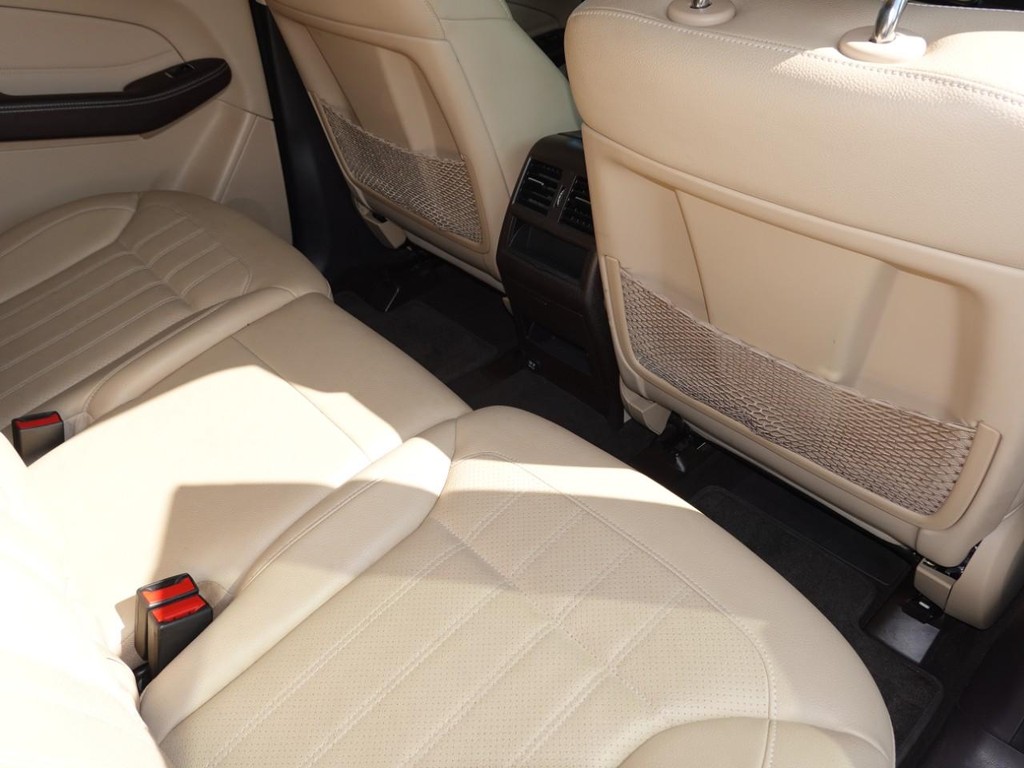 Mercedes-Benz GLE Vehicle Full-screen Gallery Image 25