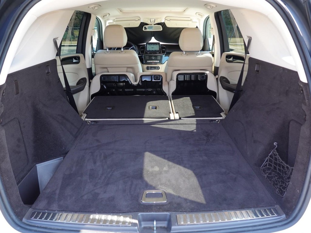 Mercedes-Benz GLE Vehicle Full-screen Gallery Image 28