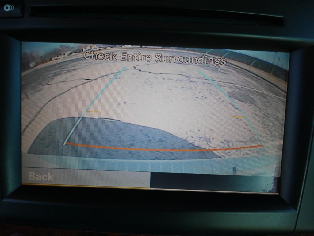 Mercedes-Benz M-Class Vehicle Full-screen Gallery Image 15