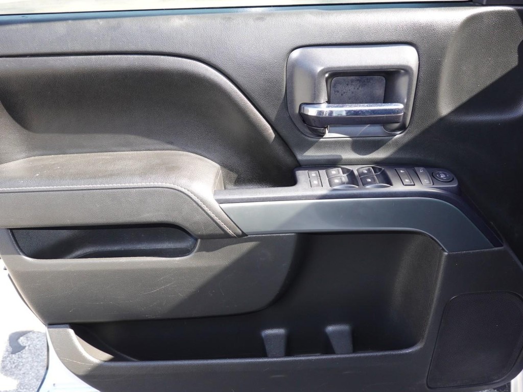 Chevrolet Silverado 1500 Vehicle Full-screen Gallery Image 17