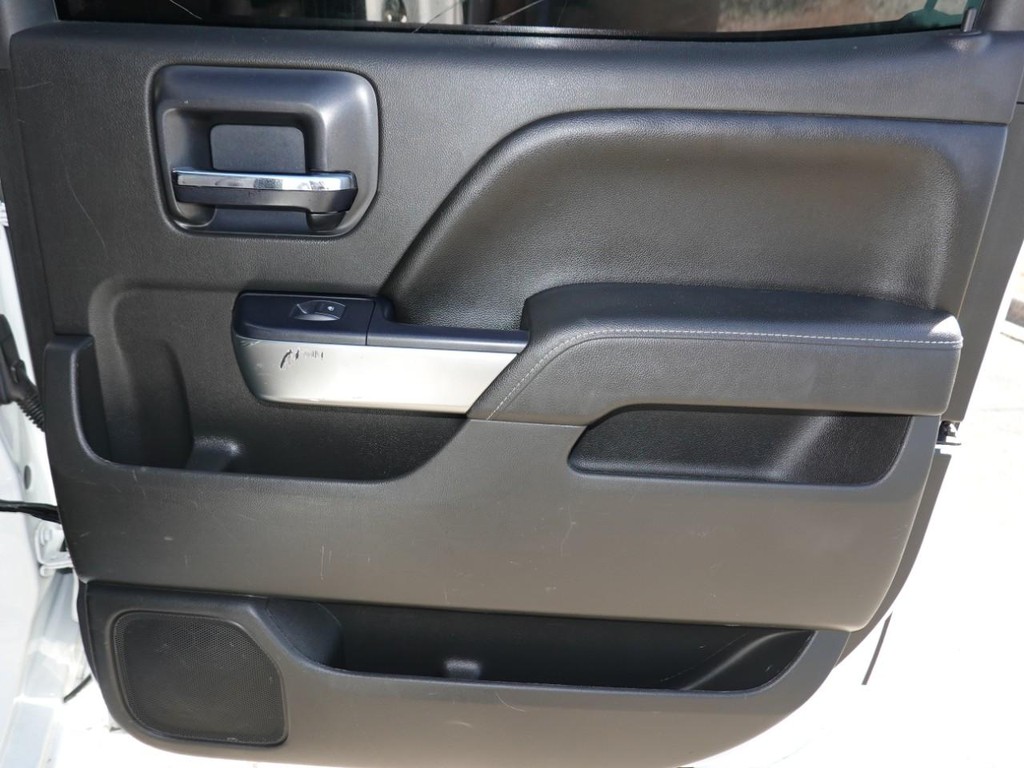 Chevrolet Silverado 1500 Vehicle Full-screen Gallery Image 24