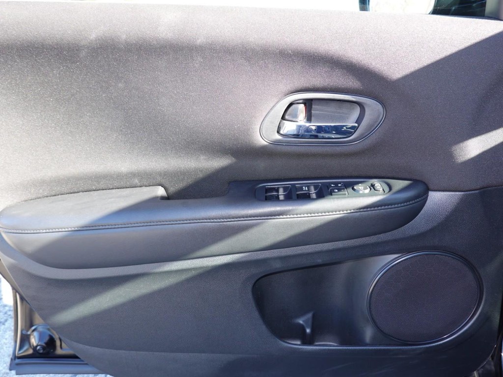 Honda HR-V Vehicle Full-screen Gallery Image 18