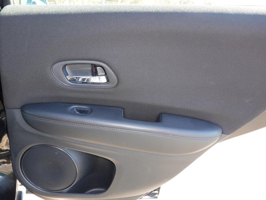 Honda HR-V Vehicle Full-screen Gallery Image 25