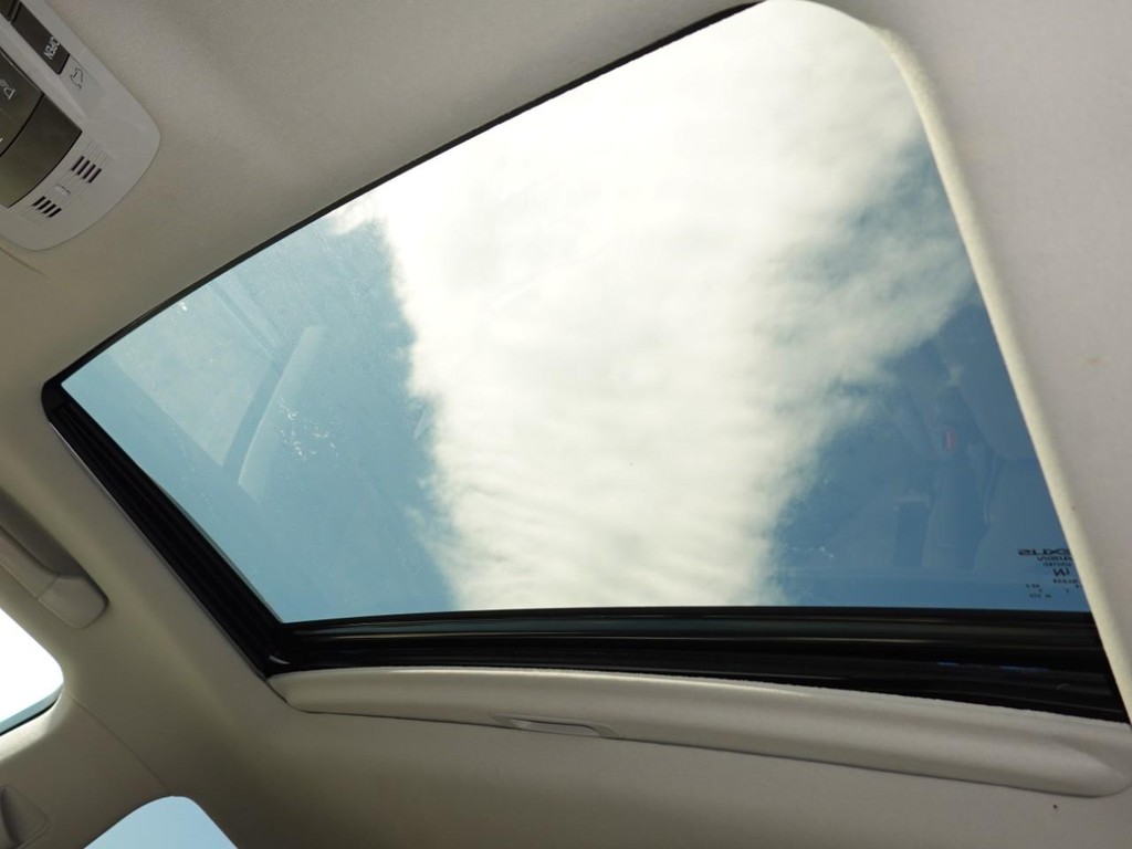 Lexus RX 350 Vehicle Full-screen Gallery Image 17