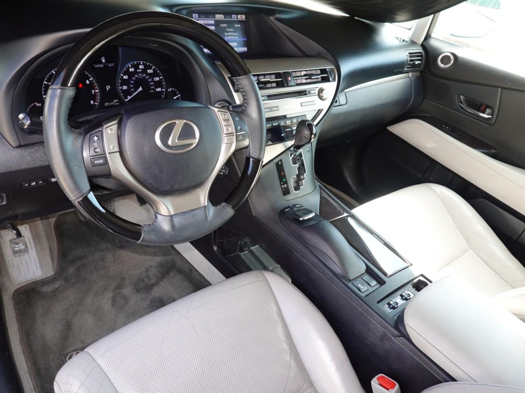 Lexus RX 350 Vehicle Full-screen Gallery Image 18