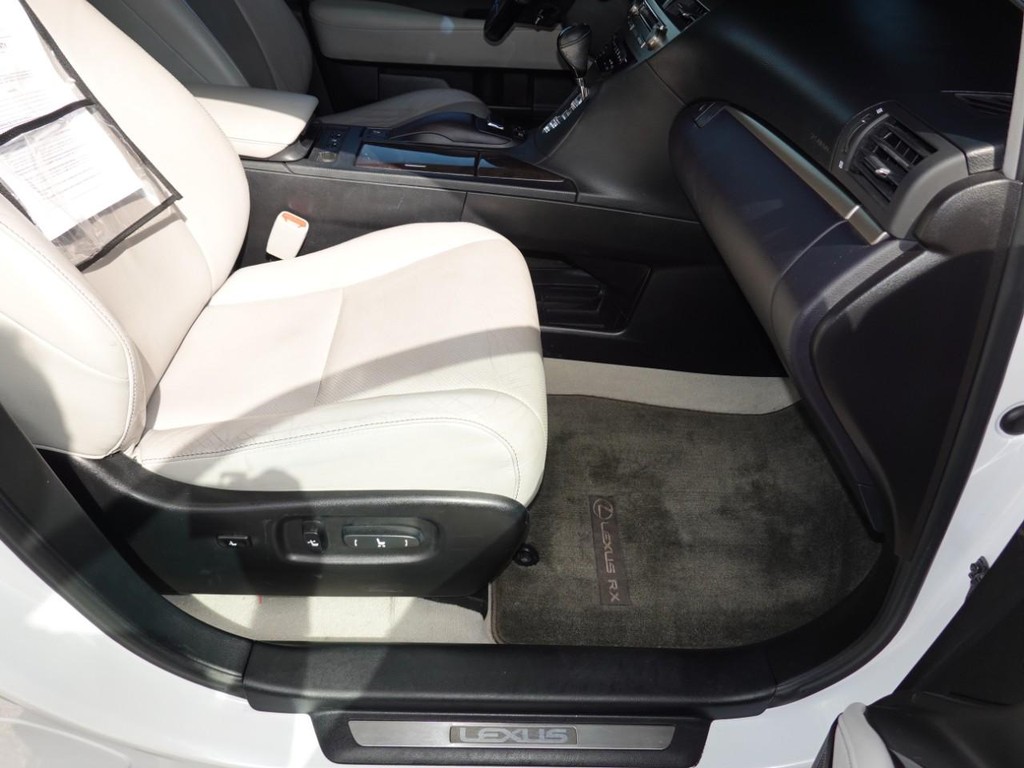 Lexus RX 350 Vehicle Full-screen Gallery Image 23