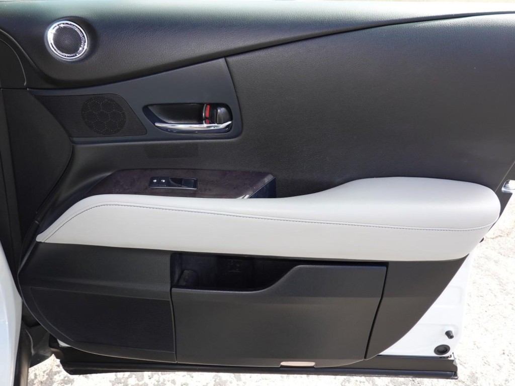 Lexus RX 350 Vehicle Full-screen Gallery Image 24