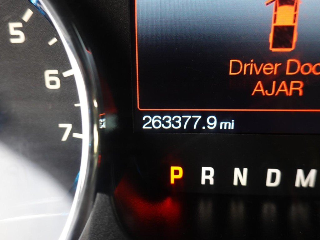 Ford F-150 Vehicle Full-screen Gallery Image 12