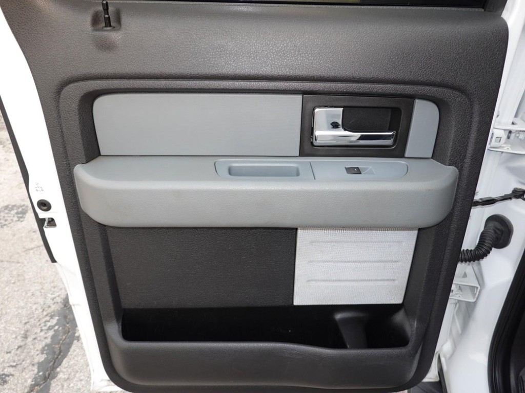 Ford F-150 Vehicle Full-screen Gallery Image 19