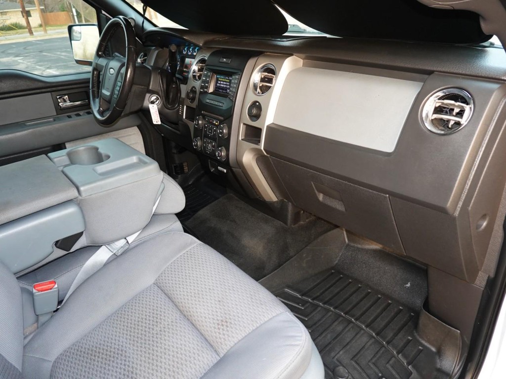 Ford F-150 Vehicle Full-screen Gallery Image 20