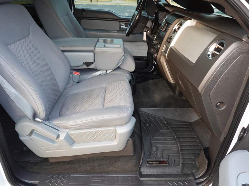 Ford F-150 Vehicle Full-screen Gallery Image 21