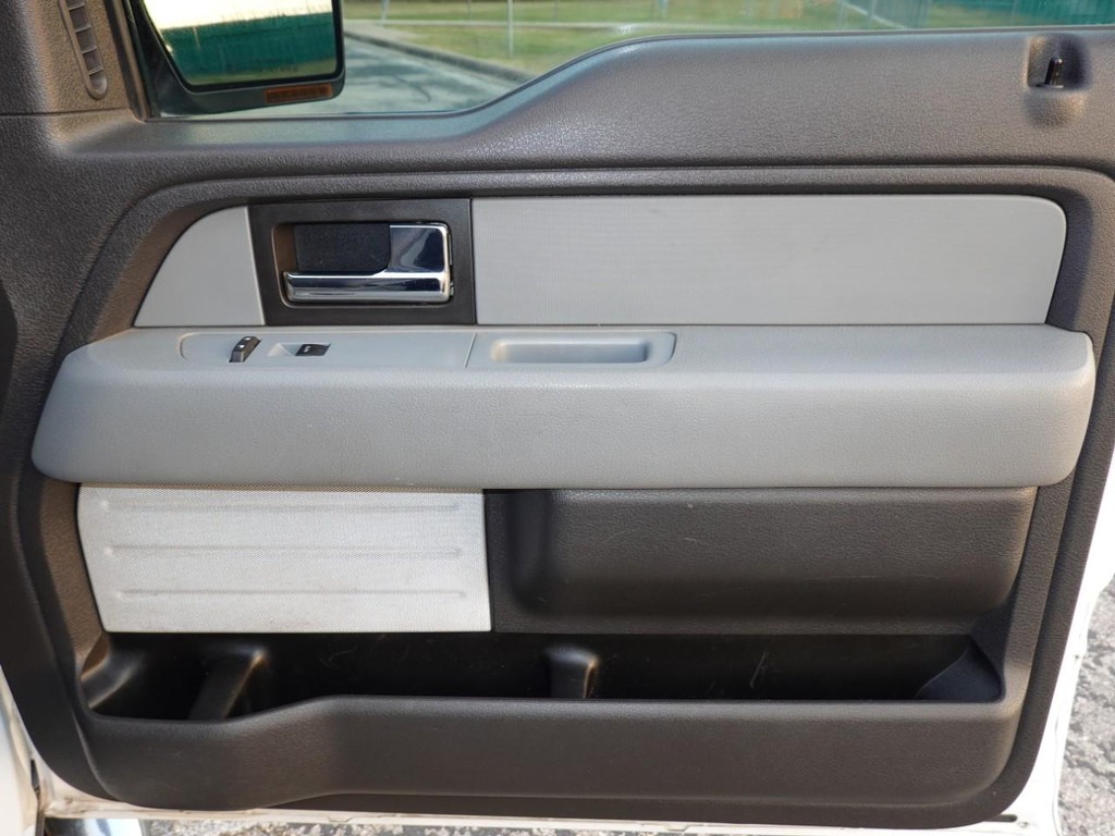 Ford F-150 Vehicle Full-screen Gallery Image 22