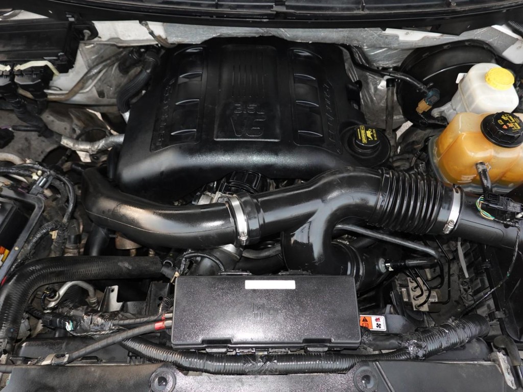 Ford F-150 Vehicle Full-screen Gallery Image 26