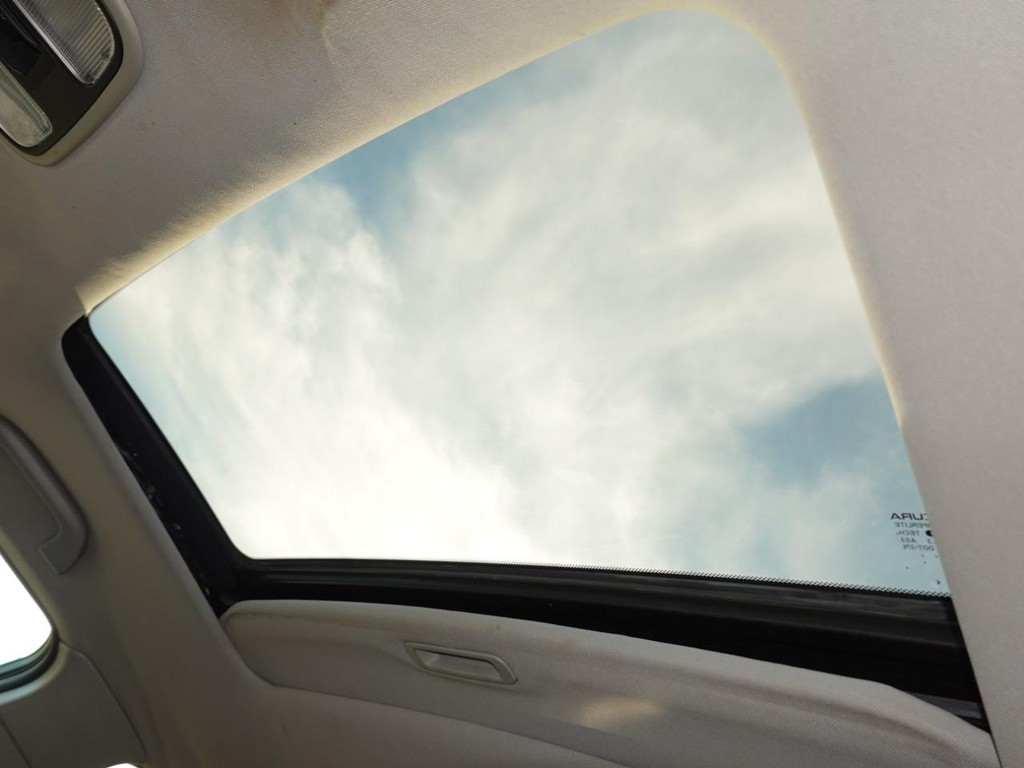 Acura RDX Vehicle Full-screen Gallery Image 16