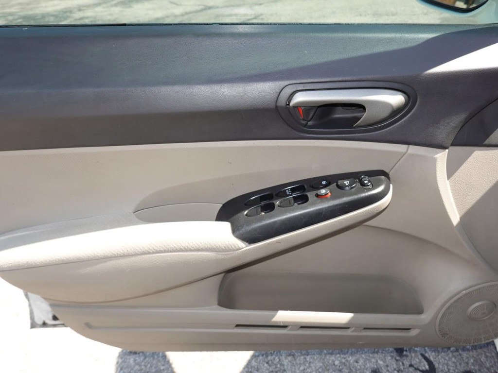 Honda Civic Sedan Vehicle Full-screen Gallery Image 17